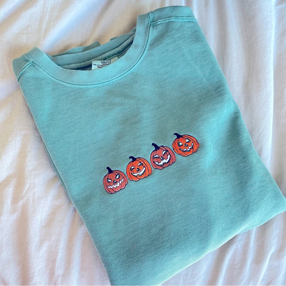 NWOT Comfort Colors Halloween Pumpkin Crewneck Sweatshirt